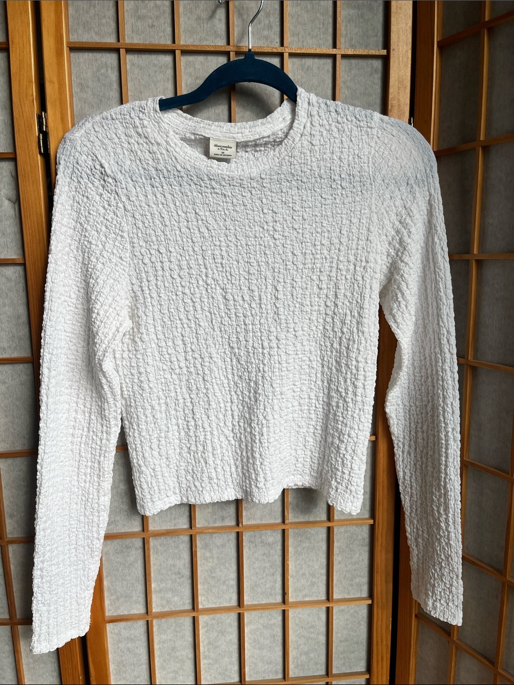 Women’s Textured Long-Sleeve Crew Neck Top — White